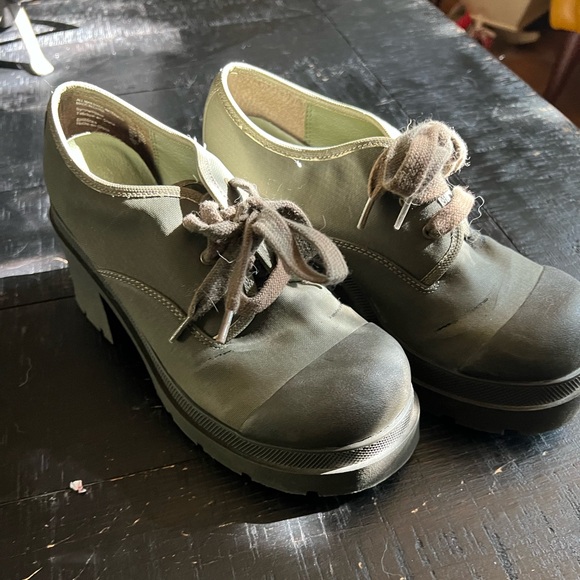 Platform shoe. Lower east side brand. - Picture 1 of 3